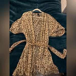 Express leopard shaw